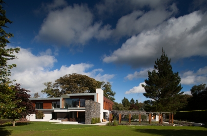 contemporary_garden_house_set_in_protected_site_1a